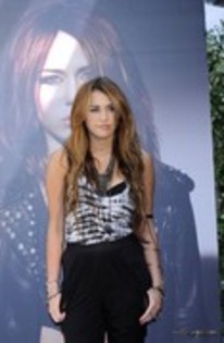 15623168_JEBQRTGVP - 0 Cant Be Tamed Madrid Photocall - May 31st 2010