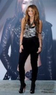 15623187_JDUHWOYDB - 0 Cant Be Tamed Madrid Photocall - May 31st 2010