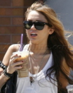 16242735_IRCHNZFVE - 0 Miley Cyrus Drinks Coffee in Los Angeles