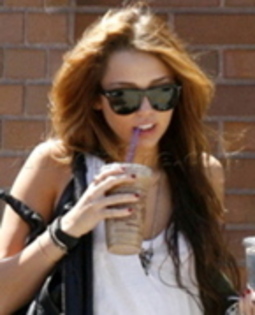 16242739_HHQVPHXWU - 0 Miley Cyrus Drinks Coffee in Los Angeles