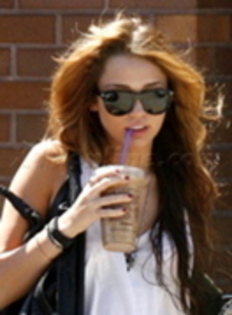 16242672_GXERNMEWG - 0 Miley Cyrus Drinks Coffee in Los Angeles