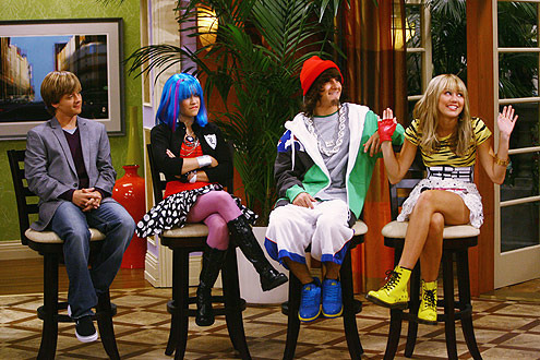 JGUKMHEAQYPWKDSAAGB - poze cu aproape un episod din hannah montana