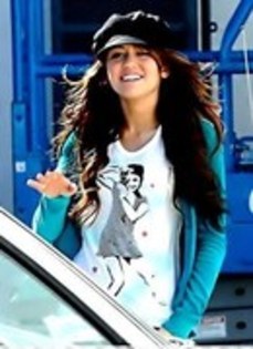 13684307_FWZDORXQP - poze cu miley cyrus 7