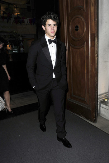 Nick+Jonas+spotted+hanging+out+brother+Kevin+BFEef-LtJl2l - GENTALMAN