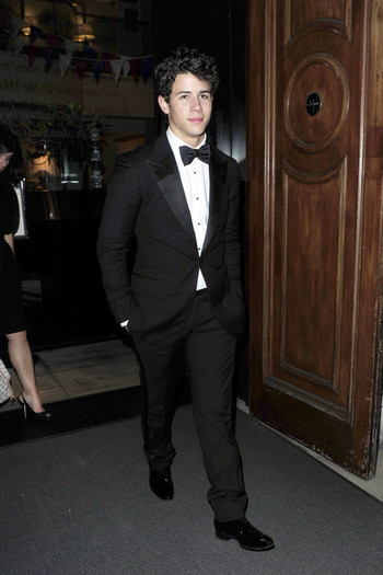Nick+Jonas+spotted+hanging+out+brother+Kevin+Kydfbye57BZl