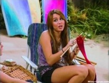 15206439_KRSRUJSRI - un alt episod din hannah montana