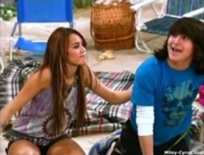 15206490_BWJQWBZMG - un alt episod din hannah montana