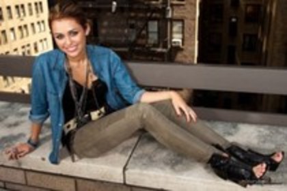 16492642_EZMEDKXPE - 0CEL MAI NOU PHOTOSHOOT CU MILEY