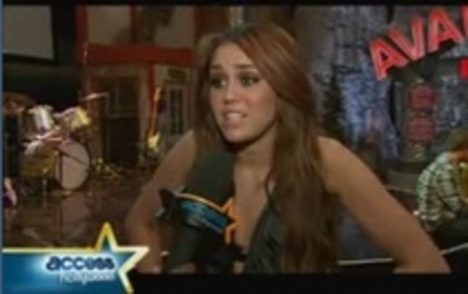 15044116_XVNXTYVTW - 0Interview On Set Of Hannah Montana-March 19th 2010