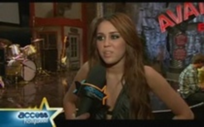 15044123_ZMACJVQGP - 0Interview On Set Of Hannah Montana-March 19th 2010