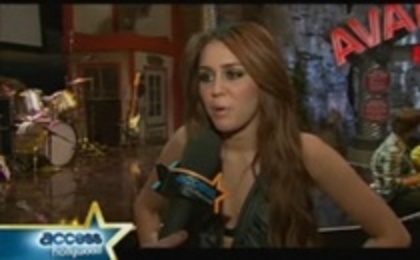 15044128_QRONPODNR - 0Interview On Set Of Hannah Montana-March 19th 2010