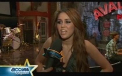 15044131_JPVYFXHRO - 0Interview On Set Of Hannah Montana-March 19th 2010