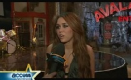 15044147_UHPJQFEPK - 0Interview On Set Of Hannah Montana-March 19th 2010