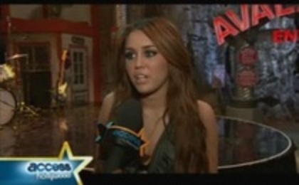 15044172_OQFNBRNLN - 0Interview On Set Of Hannah Montana-March 19th 2010