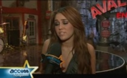 15044179_JCUFNLHHI - 0Interview On Set Of Hannah Montana-March 19th 2010
