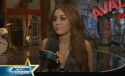 15044198_YWCSGFMLT - 0Interview On Set Of Hannah Montana-March 19th 2010