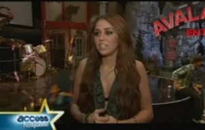 15044056_SWTXHUYNB - 0Interview On Set Of Hannah Montana-March 19th 2010