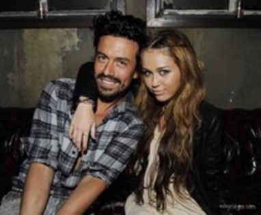 14995598_QFNNBNXQC - 0Miley at Hannah Montana Wrap Party