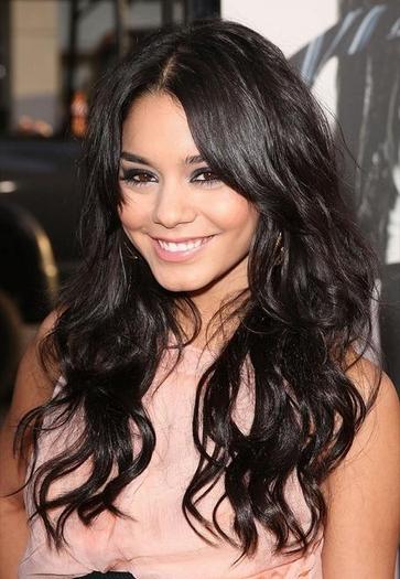 Vanessa_Hudgens_21 ani sagetator - Vanessa Hungens