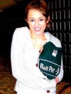 PJVEDPWYNSREMDEOTQG - 0 rare poze miley