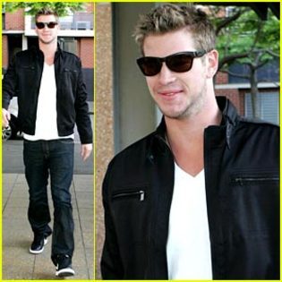 Liam Hemsworth - Lialey