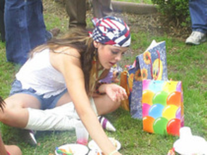 11398734_KFMOWIJZF - alison luz