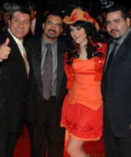 11398622_UKAGHXRDD - alison luz