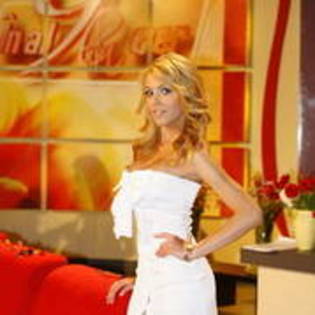 OMBMJNYZGMJAUZVVIJE - andreea patrascu