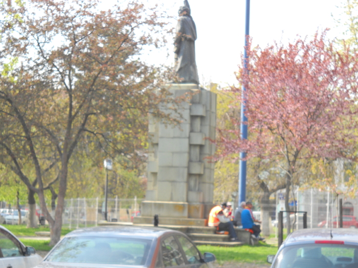 ....si-n pauza de lucru la statuie