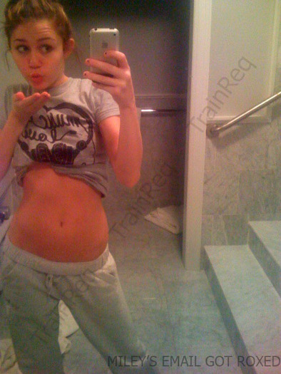 Miley Cyrus (42)