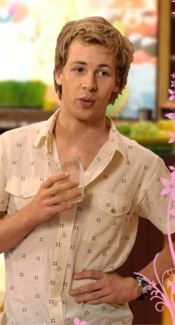 lewis-h2o-just-add-water-10444461-253-468