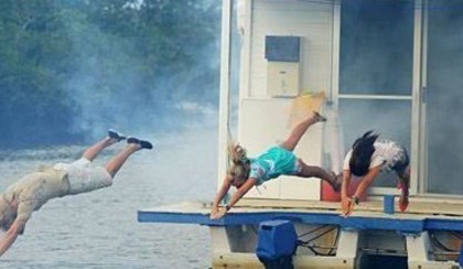 Phoebe-Cariba-Indiana-cariba-heine-and-phoebe-tonkin-8431601-369-214