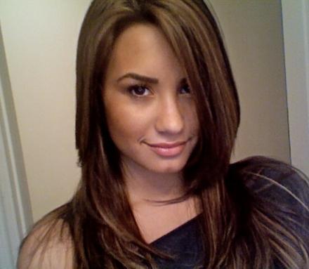 16492349_BDDTIYCBV - Demi Lovato