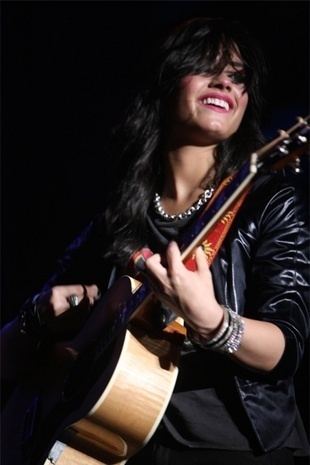 demi-concert-pics-demi-lovato-7900957-310-465 - Demi Lovato-rare