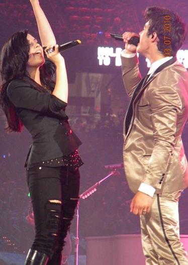 jonas-brothers-houston-rodeo%20(29) - Demi Lovato-rare