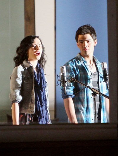 10966135_HDLAMBOEZ - Demi Lovato and Joe Jonas