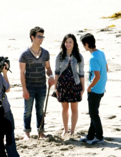 10966155_XQVXXHVLP - Demi Lovato and Joe Jonas