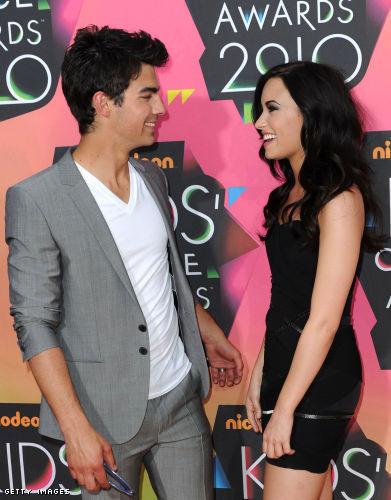 GYI0060028288_xxlarge - Demi Lovato and Joe Jonas