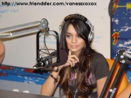 1_249438987l - Vanessa Hudgens