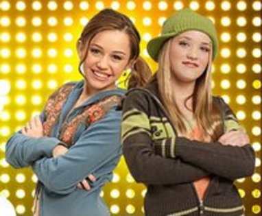 miley-and-emily-on-hannah-montana- - club miley-Miley and Emily