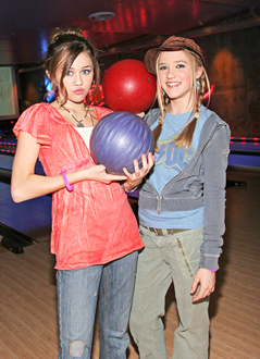 miley-cyrus03 - club miley-Miley and Emily