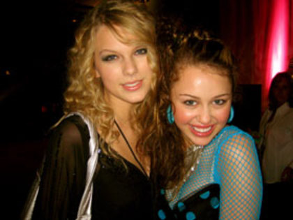 280x210 - club miley-Miley and Taylor Swift