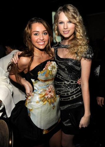 3263599845_8e9f1451a3 - club miley-Miley and Taylor Swift