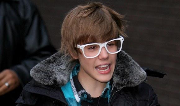 i s-a stricat freza lu' biberon - funny pics with justin bieber