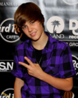 Justin_Bieber_Peace