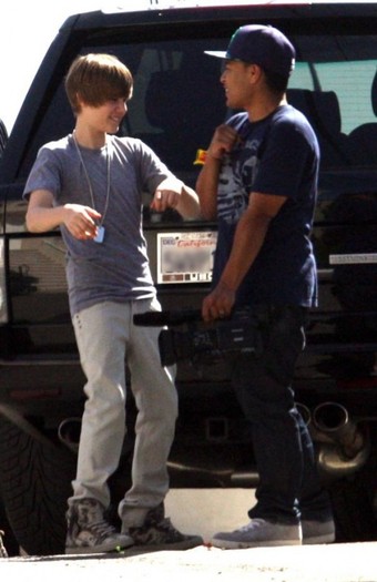 justin-bieber-eenie-meenie-video-3-518x800[1]