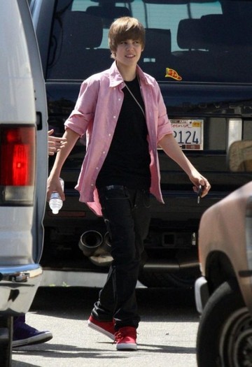 justin-bieber-eenie-meenie-video-14-530x772[1]