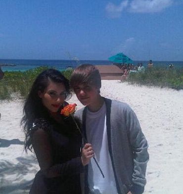 mxvs7cr5f2hddh5[1] - Justin  Bieber