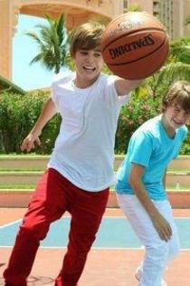 n00ok2njn5u11uj[1] - Justin  Bieber