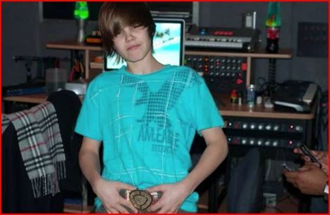 NJHGKFVKYSBRBTXIPTG[1] - Justin  Bieber
